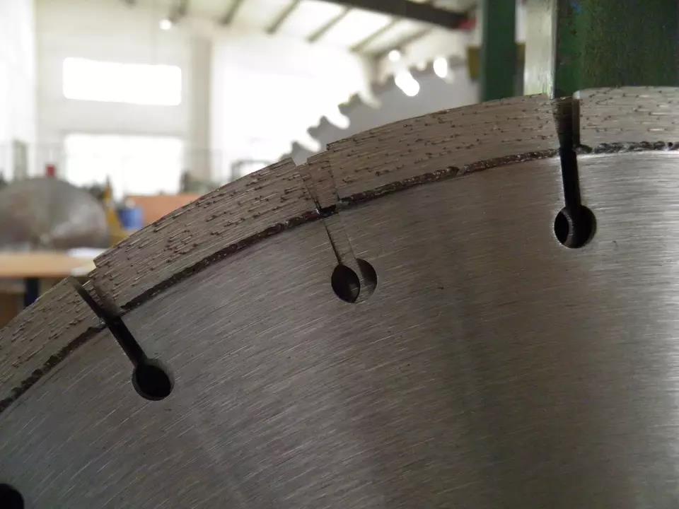 Herramientas de corte de cuchilla de sierra soldada láser de 400 mm para hormigón para hormigón curado